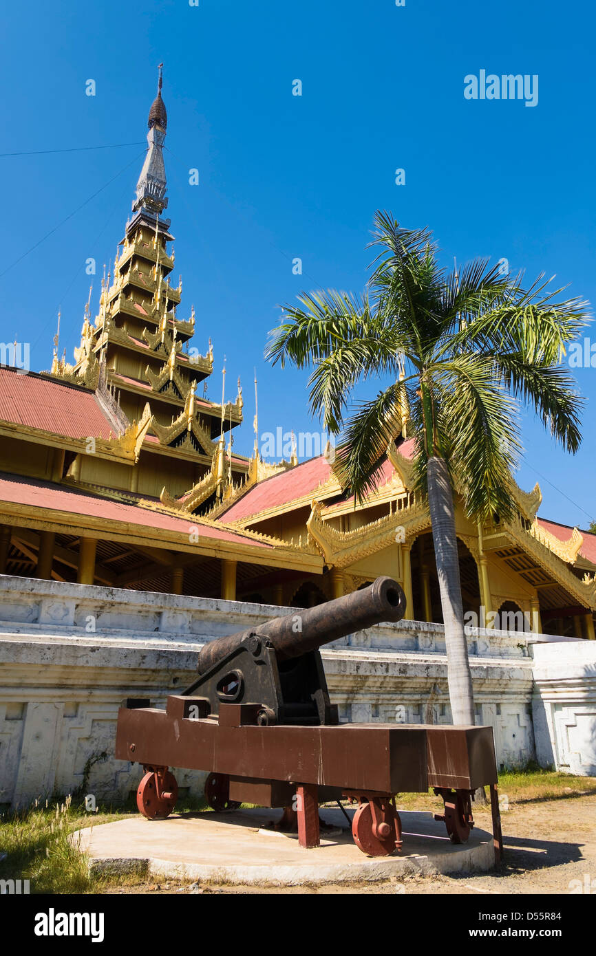 Kanone vor Mandalay Palast in Mandalay, Myanmar, Asien Stockfoto