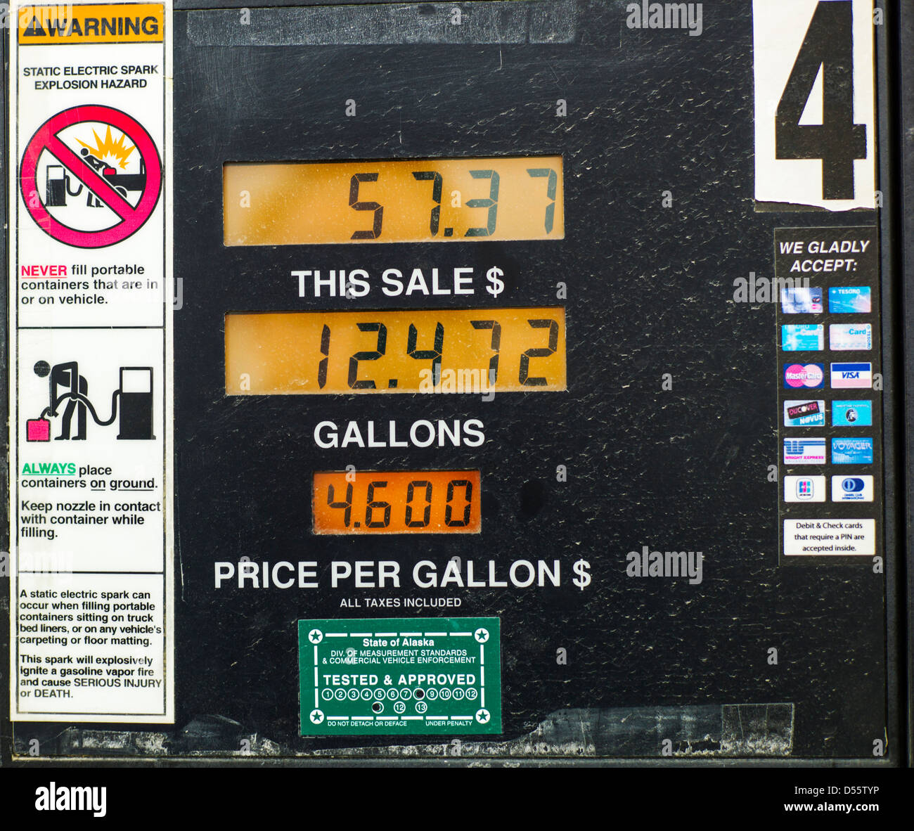 Automobil Benzin $4,60 pro Gallone außerhalb Denali Nationalpark, Alaska, USA Stockfoto