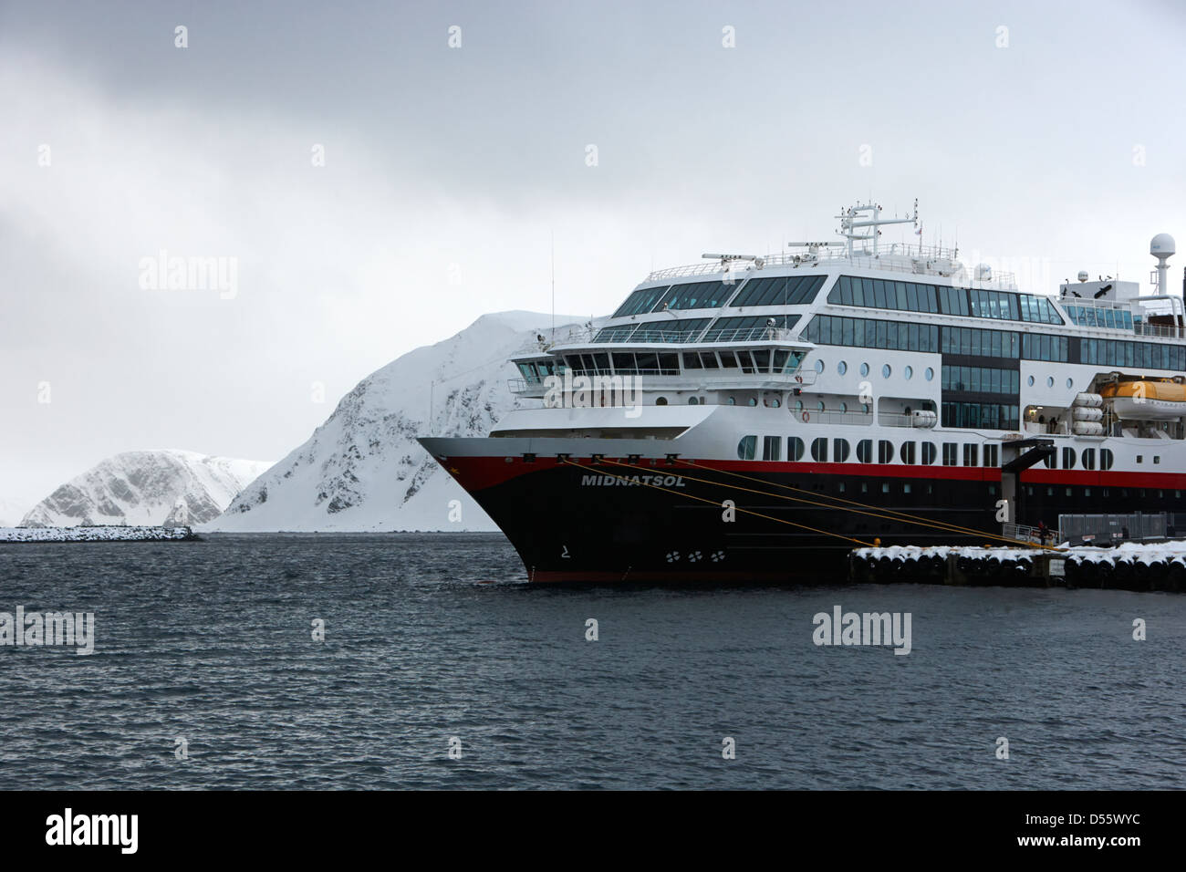 Hurtigruten ms Midnatsol festgemacht in Honningsvag Hafen Finnmark-Norwegen-Europa Stockfoto