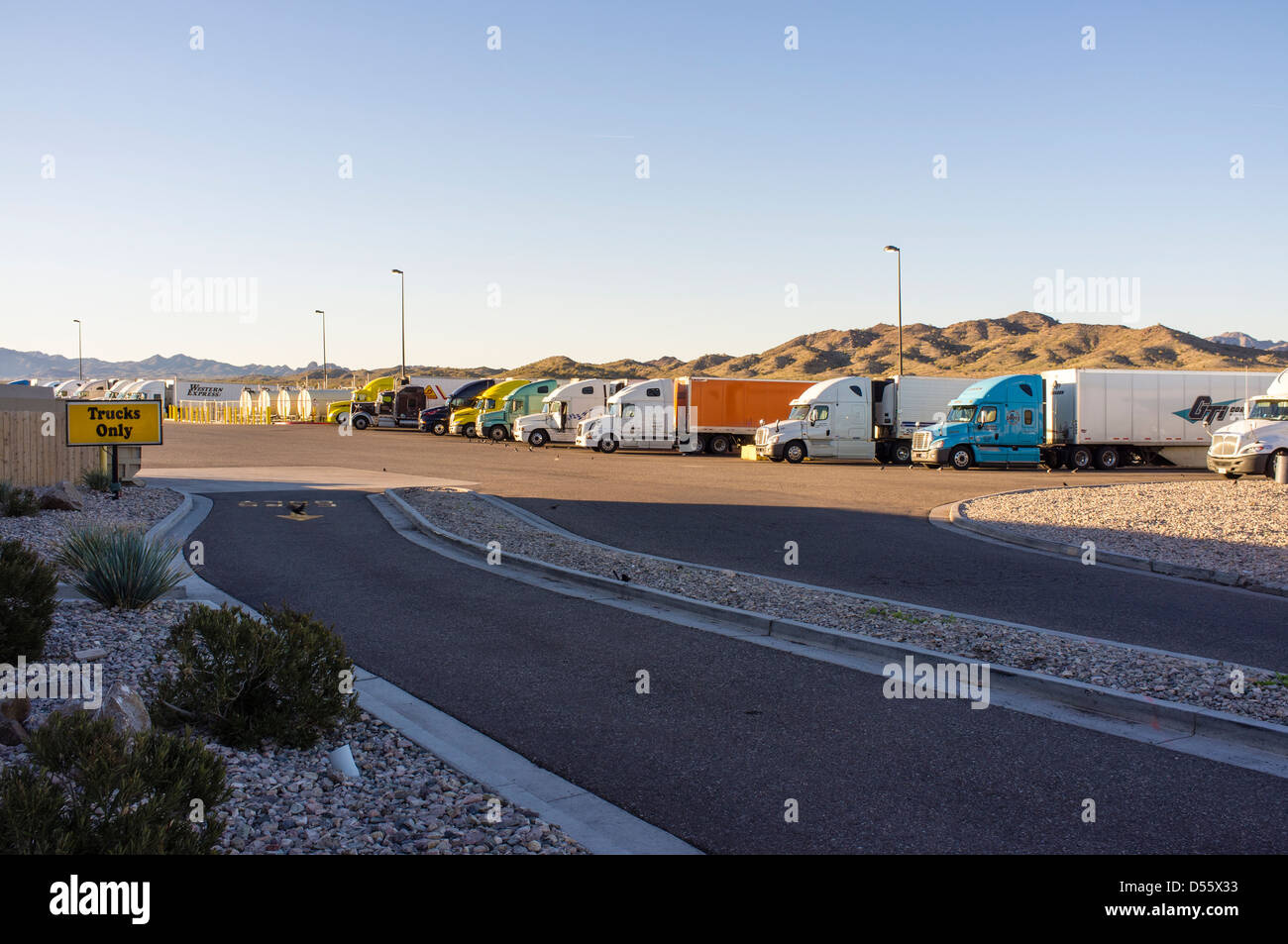 I40 & 95 Kreuzung, der Liebe Truck Stop, Arizona Stockfoto