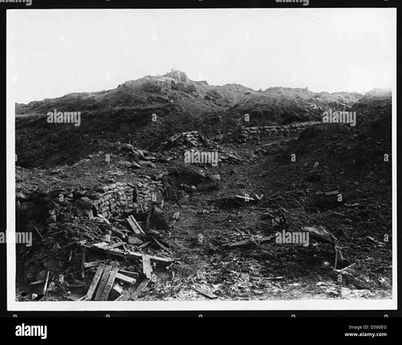 Eine Szene in der Nähe der Front im Ypern Salient, einem der am stärksten umkämpften Gebiete an der Westfront während des Ersten Weltkriegs. Stockfoto