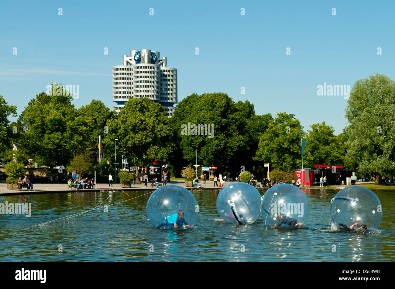 Aufblasbare Waterballs, Olympiastadion, München, Bayern, Deutschland Stockfoto