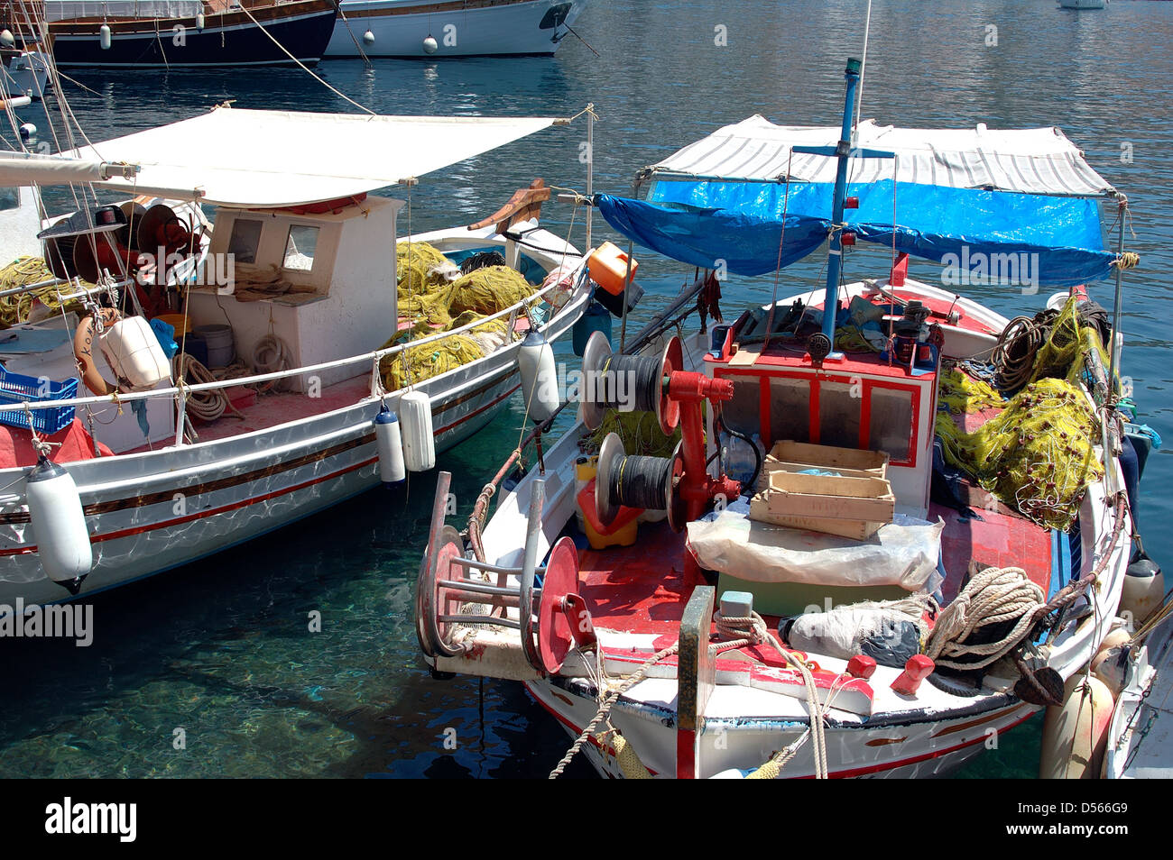 Angelboote/Fischerboote im Hafen von Hydra, Saronische Inseln, Griechenland Stockfoto