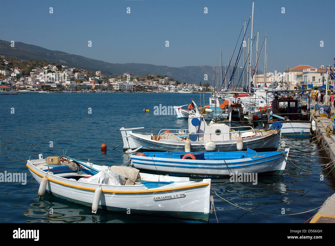 Angelboote/Fischerboote in Poros, Saronische Inseln, Griechenland Stockfoto