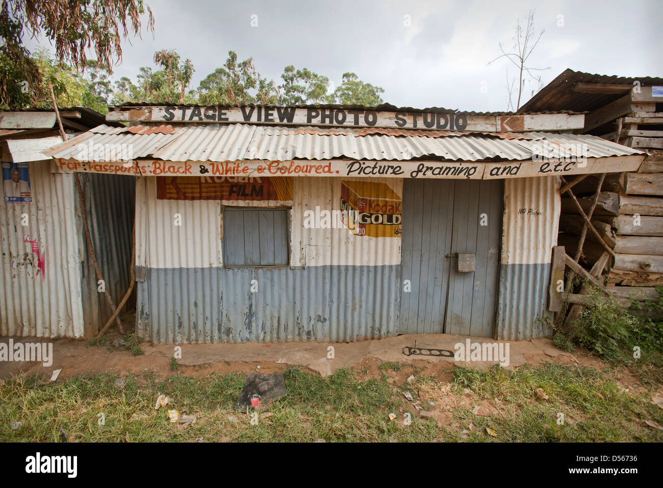 Die "Bühne Ansicht Fotostudio" Foto-Kiosk, Yala Provinz, Kenia. Stockfoto