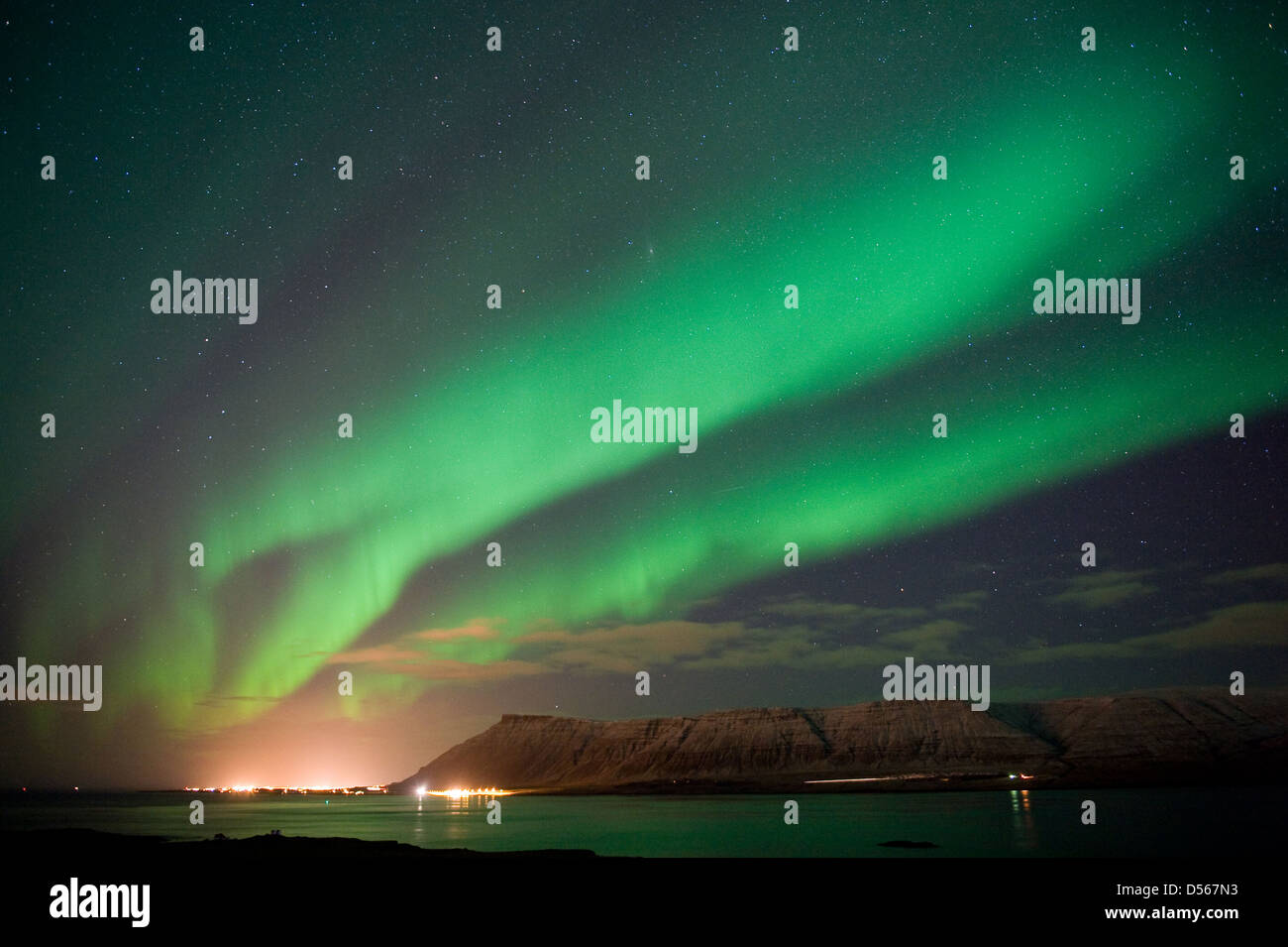 Die Aurora Borealis oder das Nordlicht nördlich von Reykjavik in Island Stockfoto