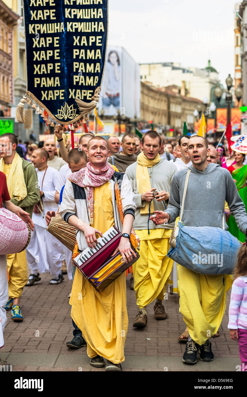 Hare Krishna-Mitglieder am Alten Arbat-Straße in Moskau, Russland Stockfoto