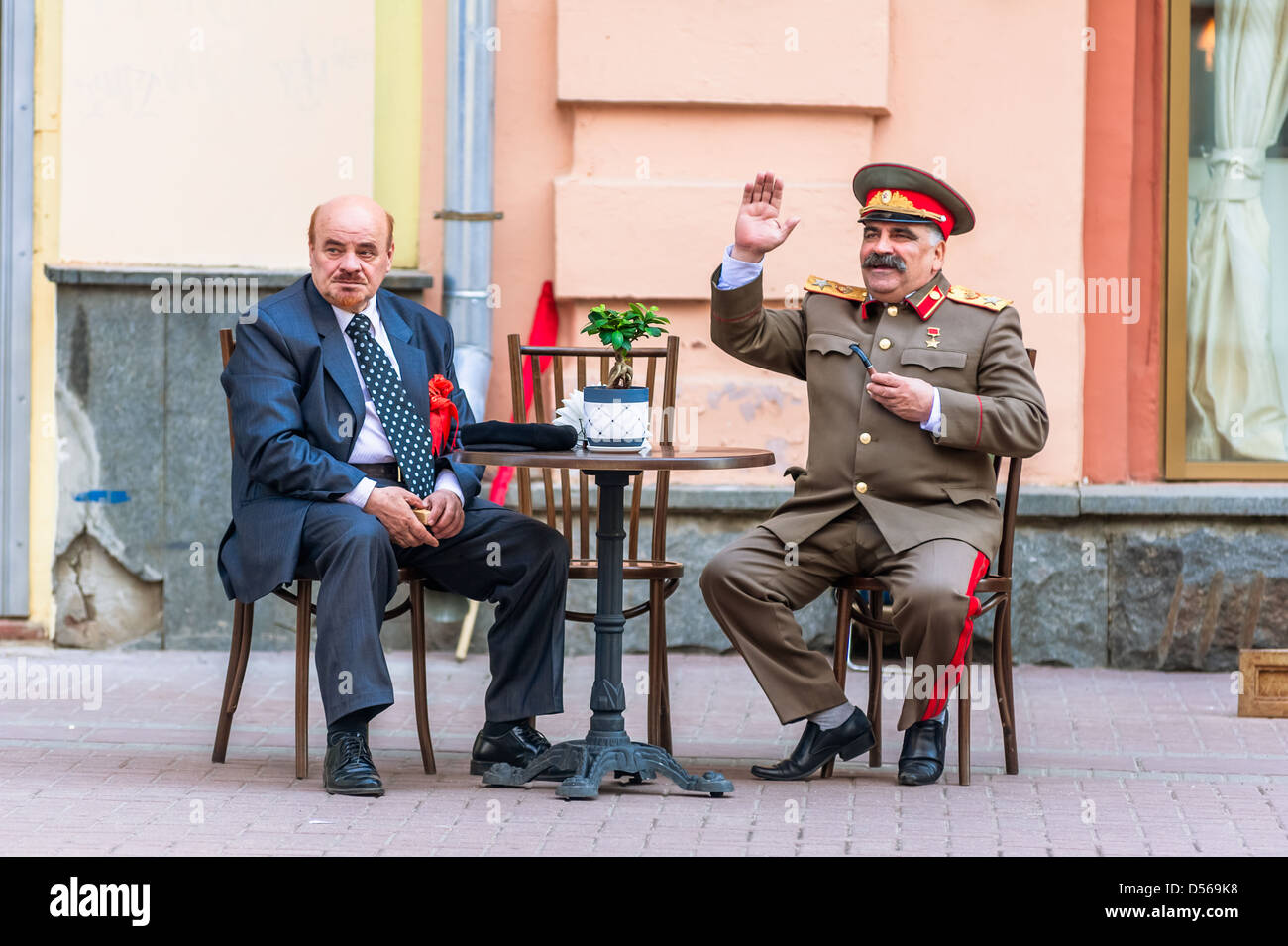 False (Schauspieler, Imitatoren) Lenin und Stalin am Arbat-Straße in Moskau Stockfoto