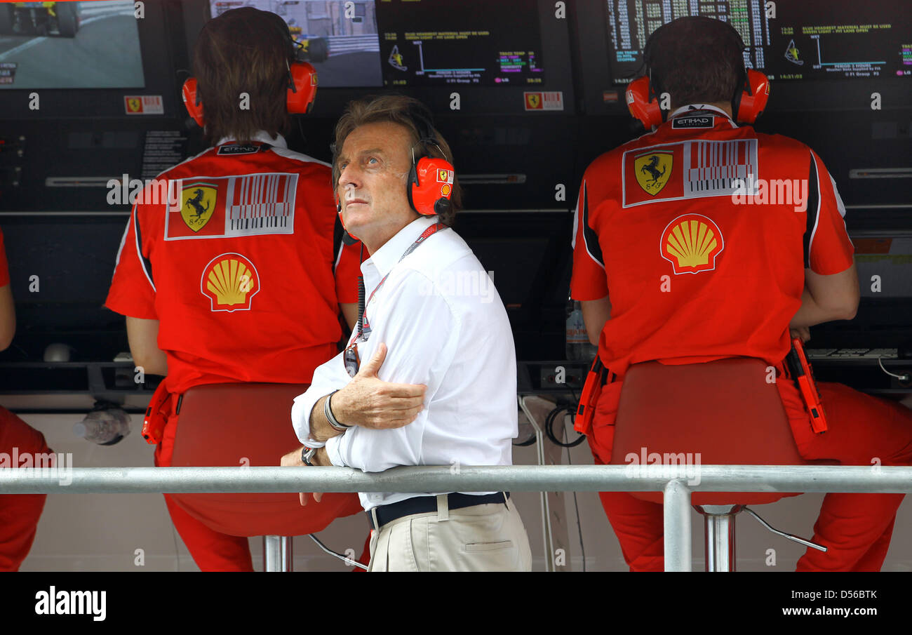 Ferrari President Luca di Montezemolo (C) während der dritten Training beim Yas Marina Circuit Race track in Abu Dhabi, Vereinigte Arabische Emirate, 13. November 2010. Der Titel entscheidend 2010 Formel1 Saison-Finale findet am 14. November im Yas Marina Circuit in Abu Dhabi statt. Foto: JENS Büttner Stockfoto