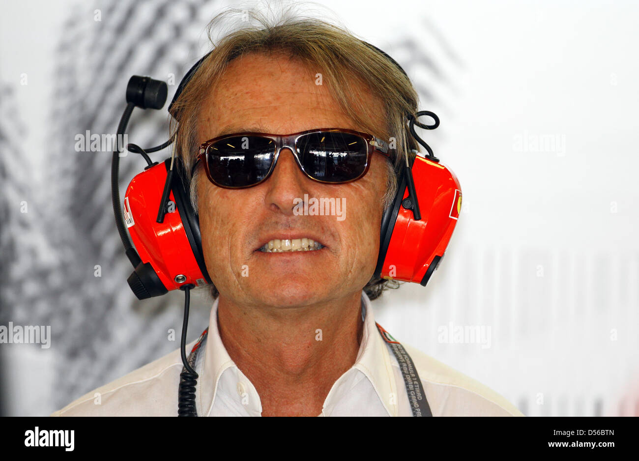 Ferrari President Luca di Montezemolo (C) während der dritten Training beim Yas Marina Circuit Race track in Abu Dhabi, Vereinigte Arabische Emirate, 13. November 2010. Der Titel entscheidend 2010 Formel1 Saison-Finale findet am 14. November im Yas Marina Circuit in Abu Dhabi statt. Foto: JENS Büttner Stockfoto