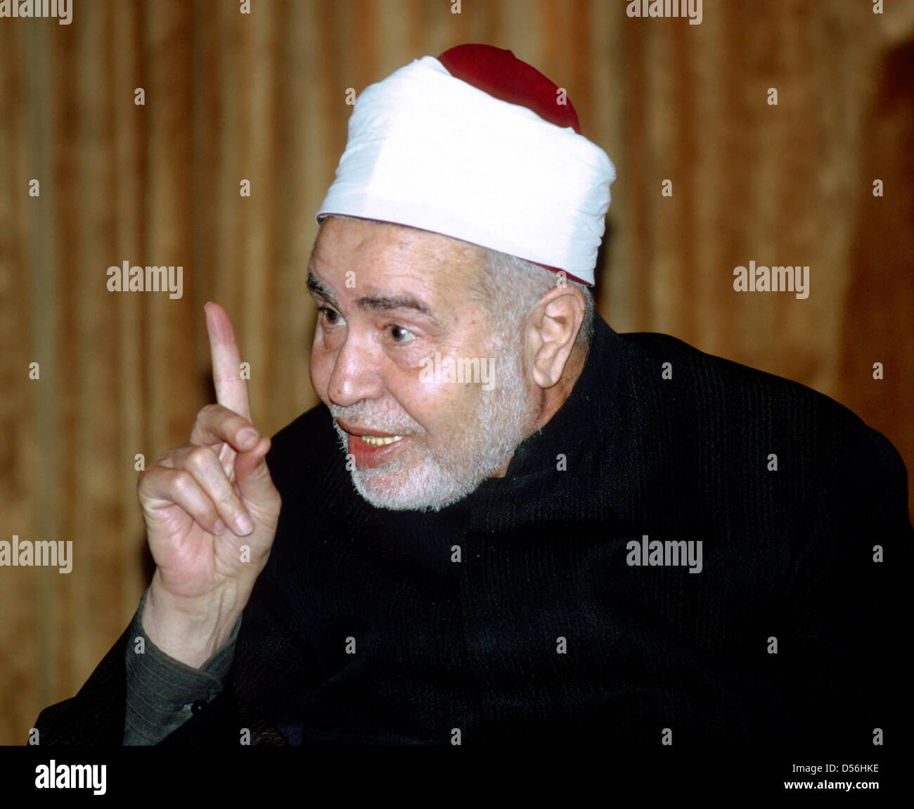 (Dpa-Datei) Ein Datei-Bild datiert 12. Januar 2003 von Scheich Muhammad Sayyid Tantawi in Kairo, Ägypten. Top muslimischer Geistlicher und Leiter der Kairoer al-Azhar-Universität starb am 10. März 2010 nach einem Herzinfarkt in Saudi-Arabien, als ägyptische Medien berichten. Foto: Matthias Toedt Stockfoto