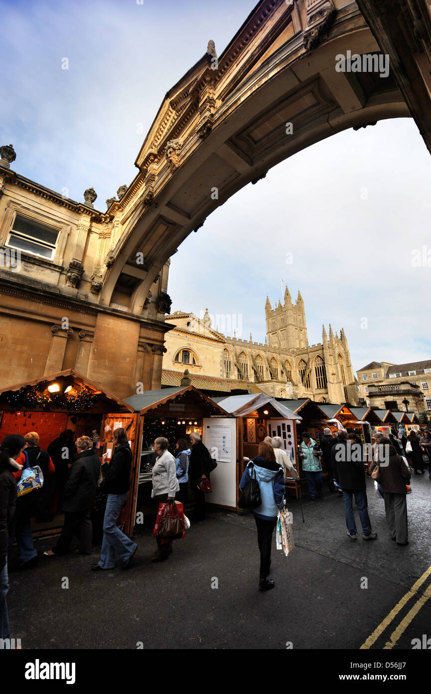Gesamtansicht der York Street Bad und der Abtei während eines Weihnachtsmarktes UK Stockfoto