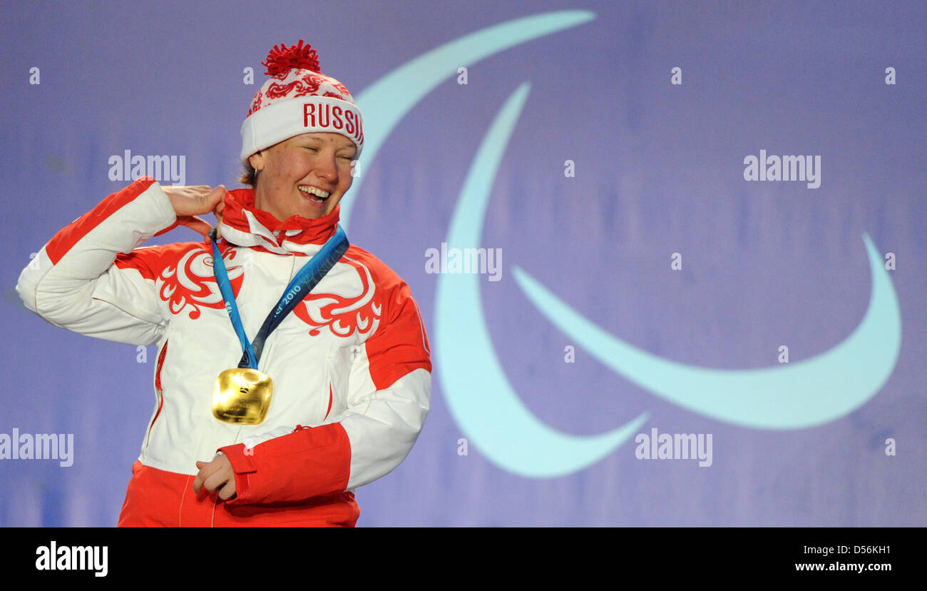 Russische Biathletin Anna Burmistrova feiert ihren Sieg in der 3km Verfolgung Competition an den 2010-Winter-Paralympics 2010 in Whistler, Kanada, 13. März 2010. Foto: Julian Stratenschulte Stockfoto