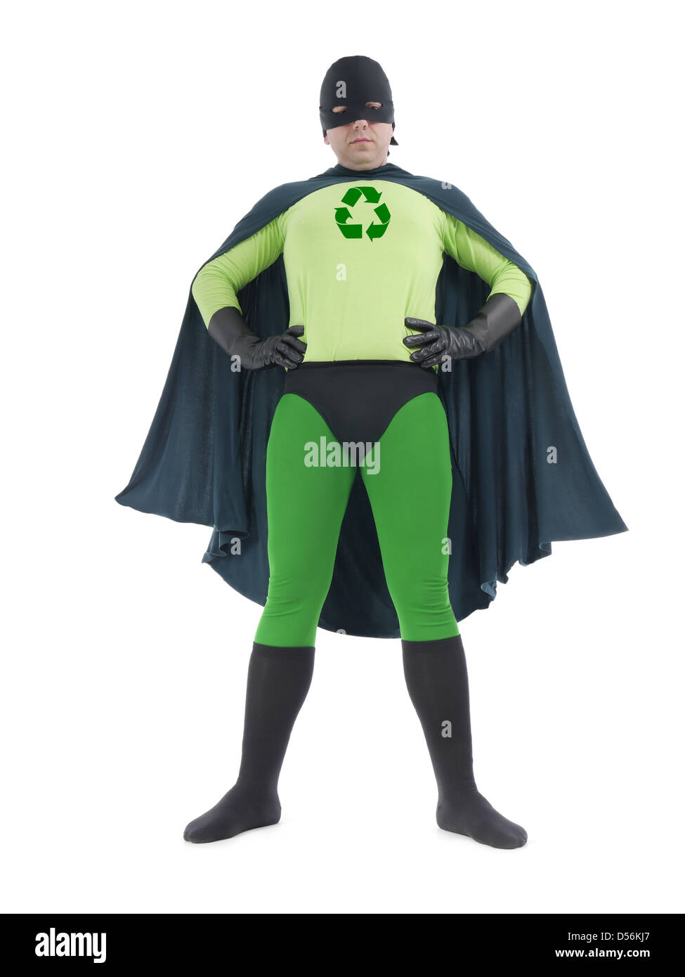 Eco-Superheld mit grüne Recycling Pfeil-Symbol auf Brust stehen souverän über weißem Hintergrund - Recycling-Konzept Stockfoto