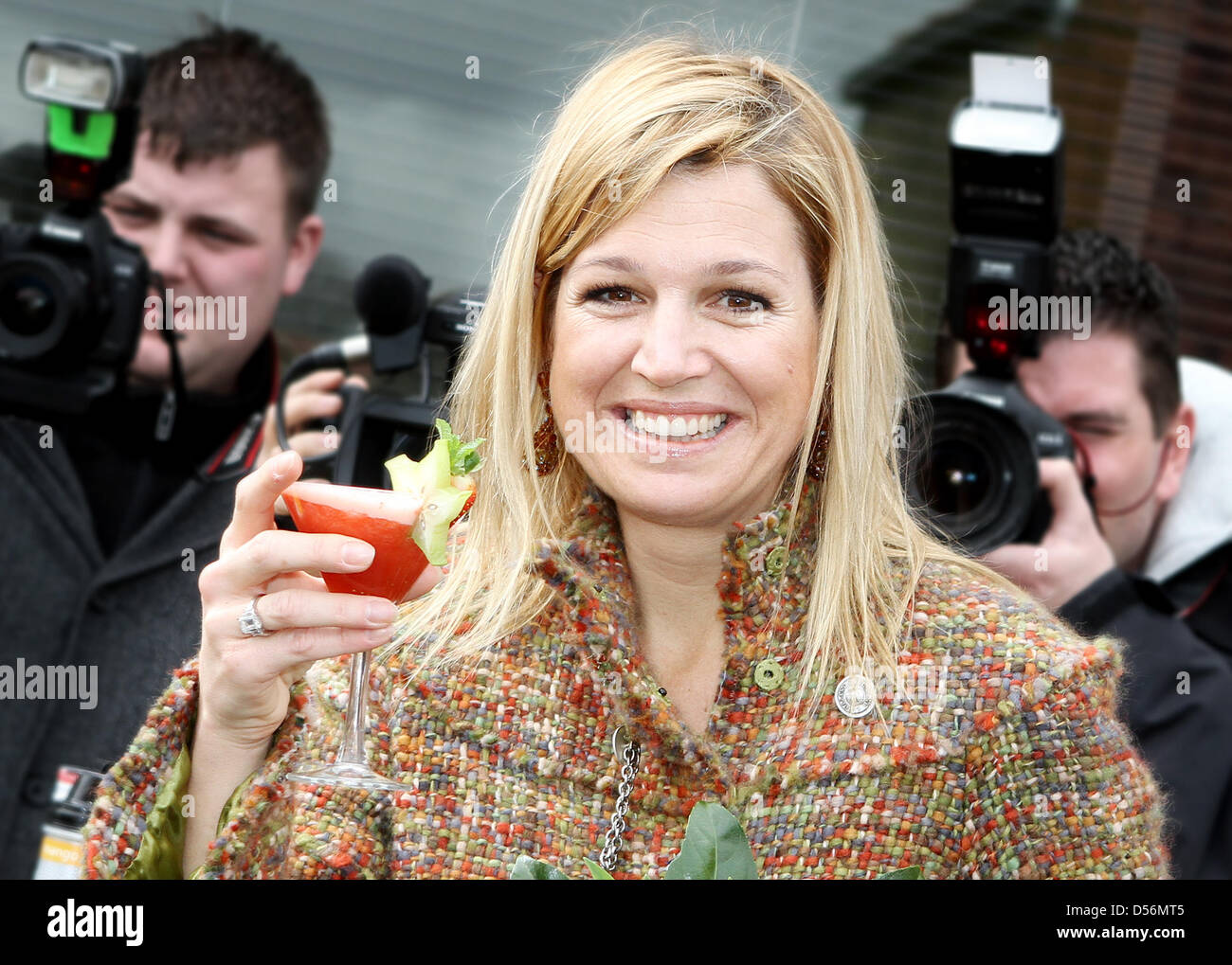 Prinzessin Maxima der Niederlande besucht die Eröffnung der Mikrofinanz-Unternehmer Punkt Eintopf/FCBV als Mitglied des Rates der Mikrofinanz in Hilversum, Niederlande, 16. März 2010. Der Eintopf/FCBV konzentriert sich auf die Unterstützung von Unternehmern mit einer Sozialleistung Hintergrund. Foto: Patrick van Katwijk Stockfoto