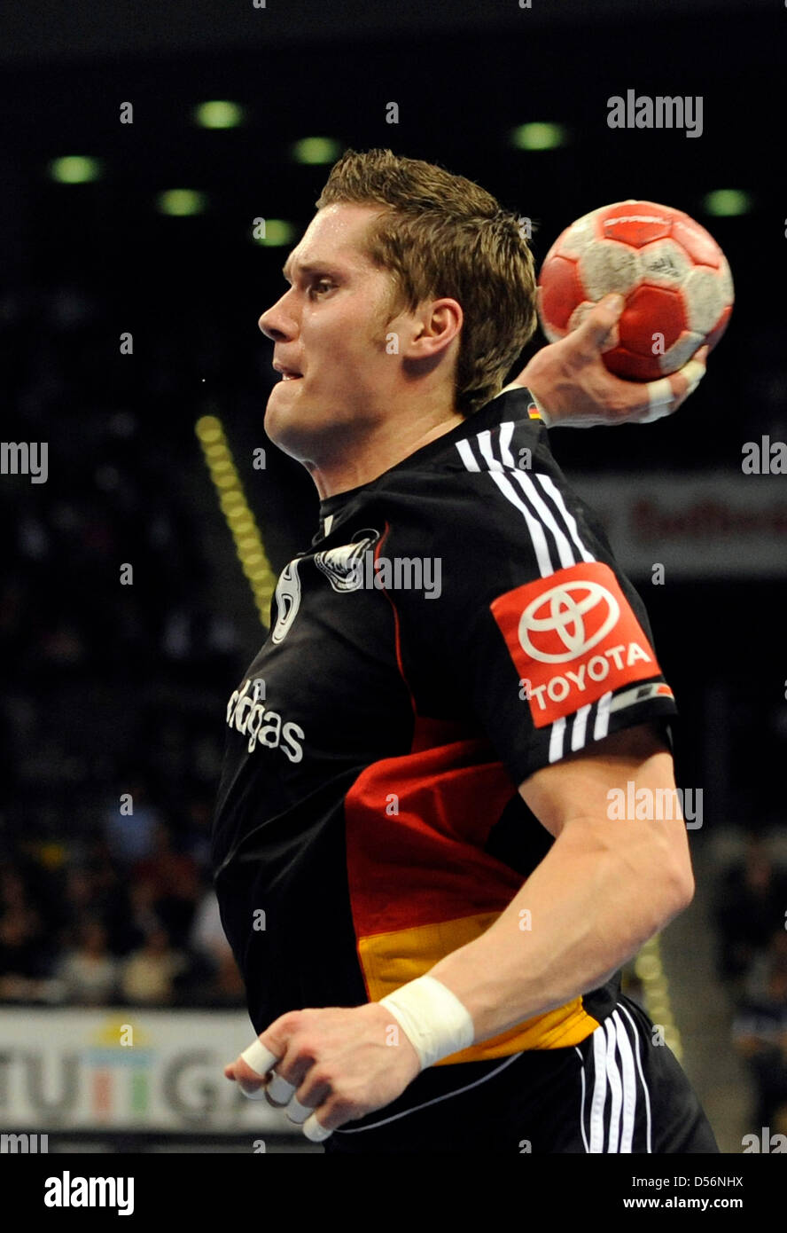 Deutsch Sebastian Preiss versucht, während des internationalen Handball-Spiels Deutschland Vs Schweiz in der Porsche Arena in Stuttgart, Deutschland, 17. März 2010 erzielt. Deutschland besiegt Schweiz 34-26. Foto: Marijan Murat Stockfoto