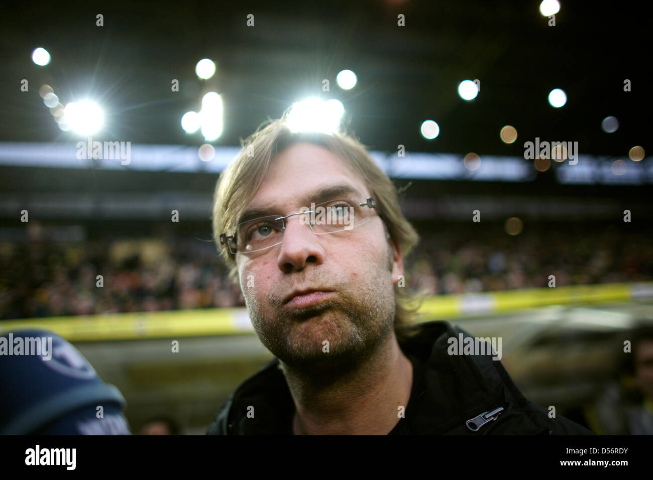 Dortmunds Trainer Juergen Klopp während der Bundesliga binden Borussia Dortmund Vs Bayer 04 Leverkusen im Signal Iduna Park in Dortmund, Deutschland, 20. März 2010. Dortmund gewann 3: 0. Foto: Rolf Vennenbernd Stockfoto