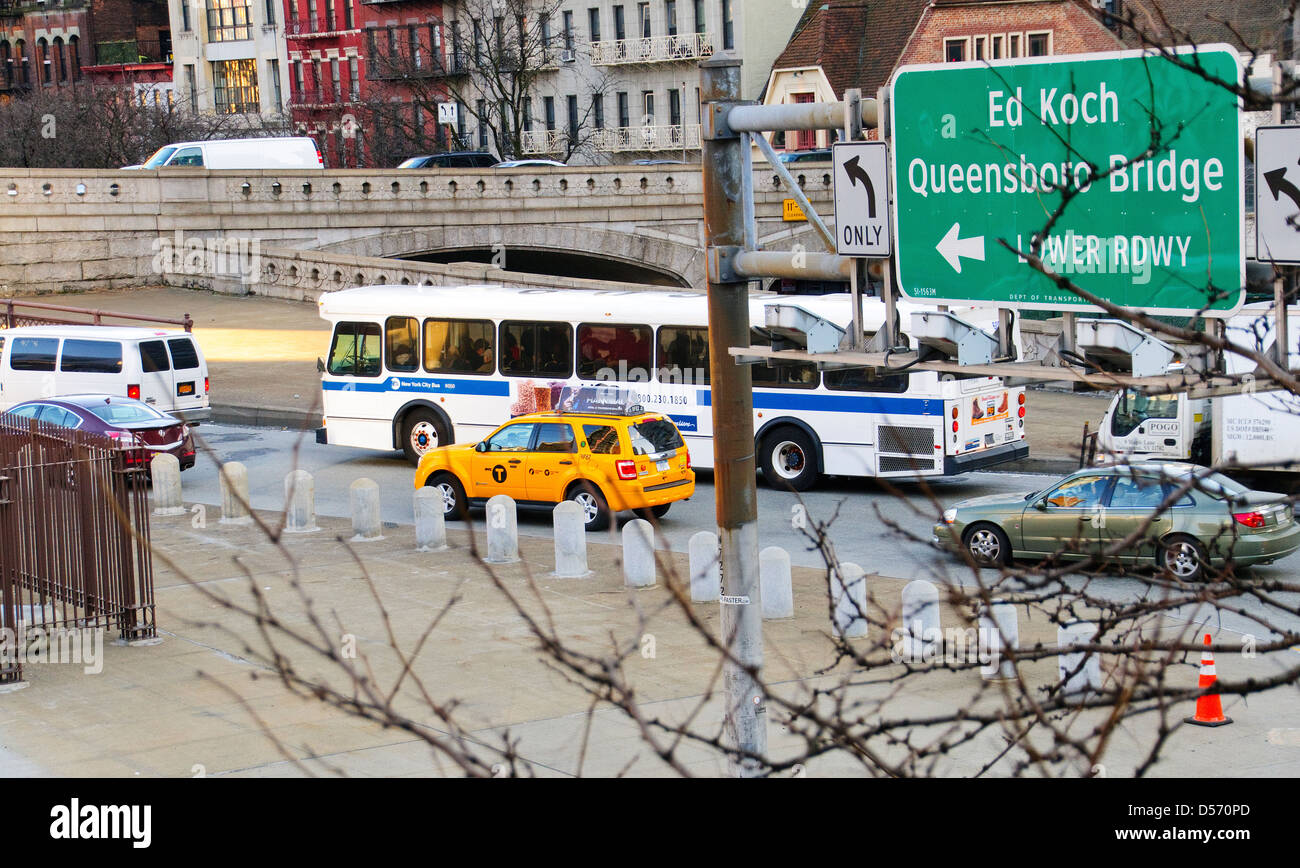 MTA öffentliche Verkehrsmittel Bus Eingabe Queensboro 59th Street Bridge Stockfoto