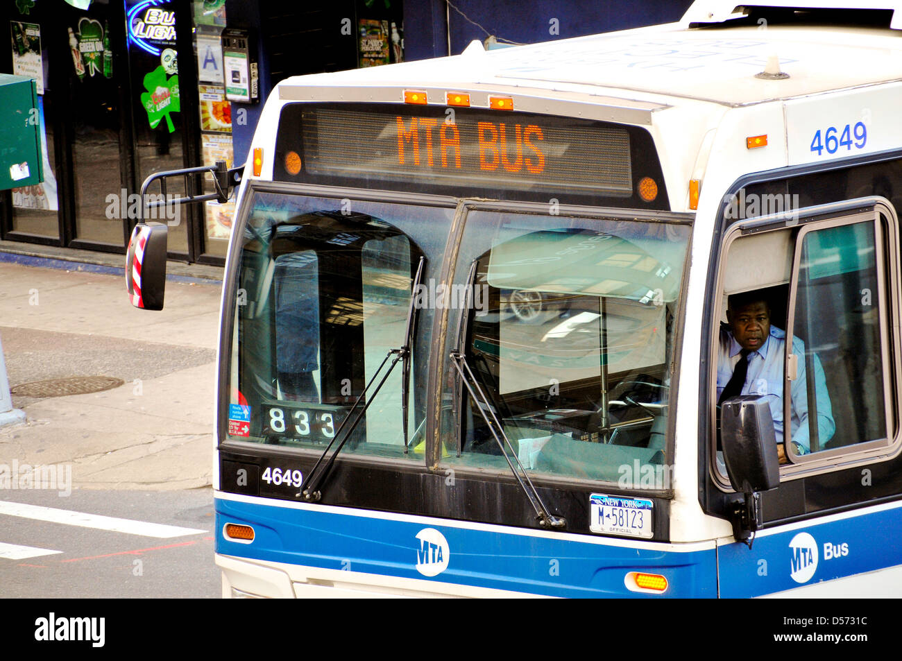 MTA Q60 öffentliche Verkehrsmittel Bus Eingabe Queensboro 59th Street Bridge... Stockfoto