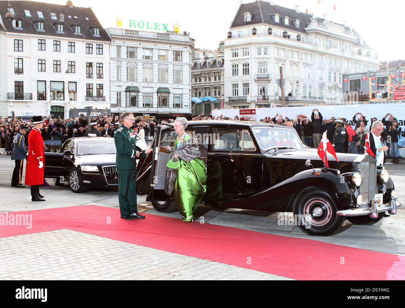 Dänische Königin Margrethe besucht eine besondere Gala-Show am Königlichen Theater in Kopenhagen, 15. April 2010, zu Ehren der dänischen Königin Margrethe, die ihren 70. Geburtstag am 16. April feiern wird. Foto: Albert Nieboer (Niederlande) Stockfoto