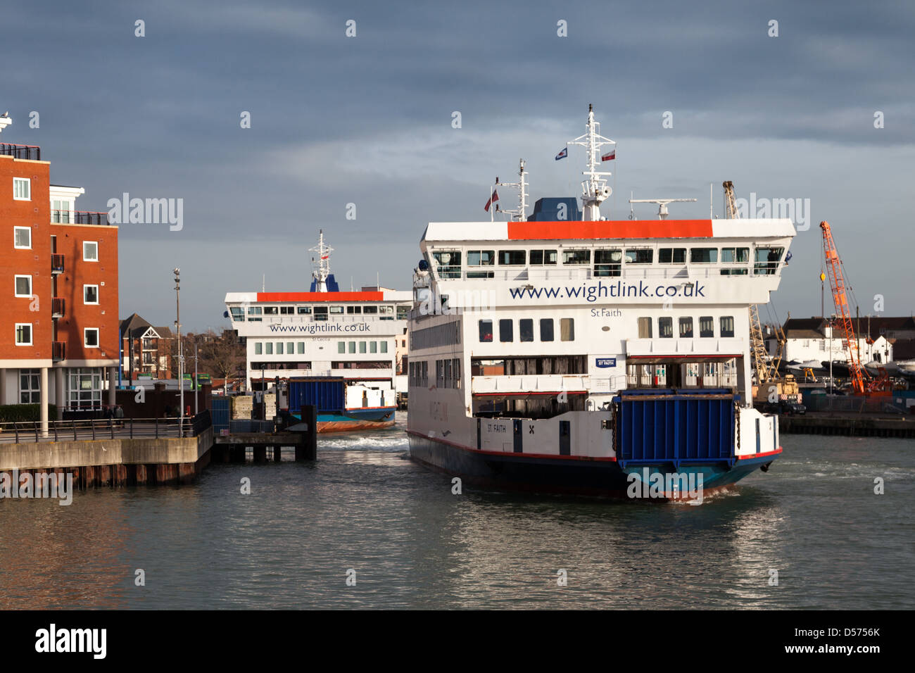 Wightlink Autofähren, St. glauben & St. Cecilia in Gunwharf Fährhafen in Portsmouth, Hampshire, UK Stockfoto