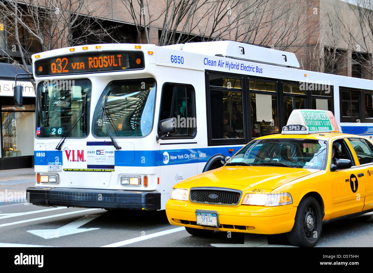 MTA Q32 öffentliche Verkehrsmittel Bus Eingabe Queensboro 59th Street Bridge Stockfoto