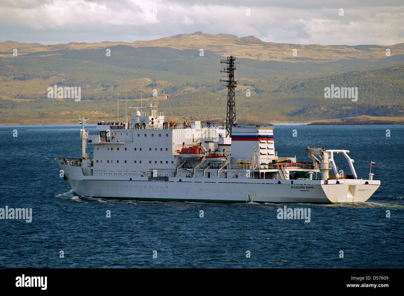 Antarktis-Expedition Schiff in Richtung Süden in den Beagle-Kanal in der Nähe von Ushuaia, Argentinien Stockfoto