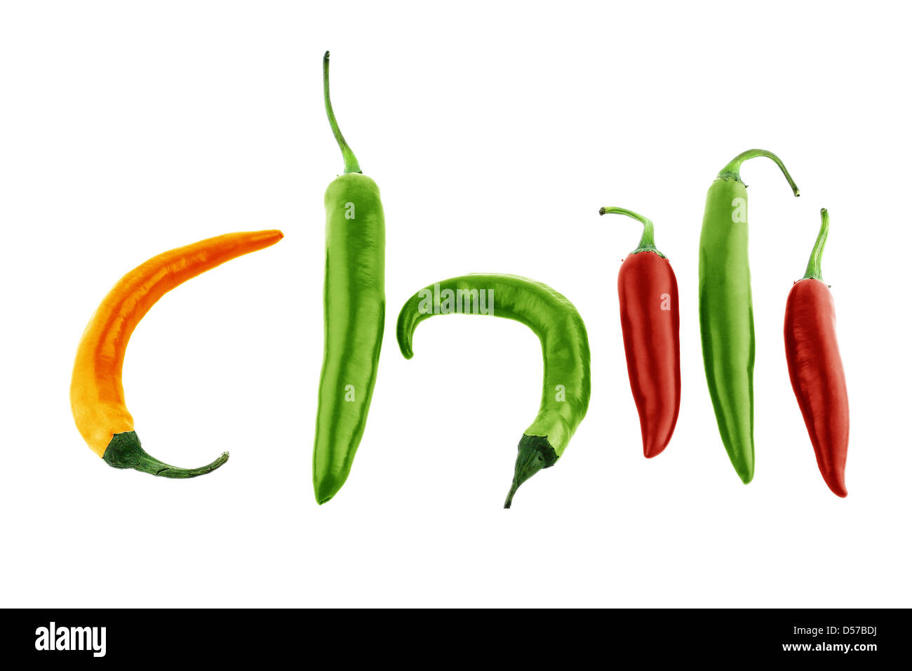 Chili-Wort, das von Grün, gelb und rot hot Chili Pepper auf weißem Hintergrund mit einem Beschneidungspfad Stockfoto