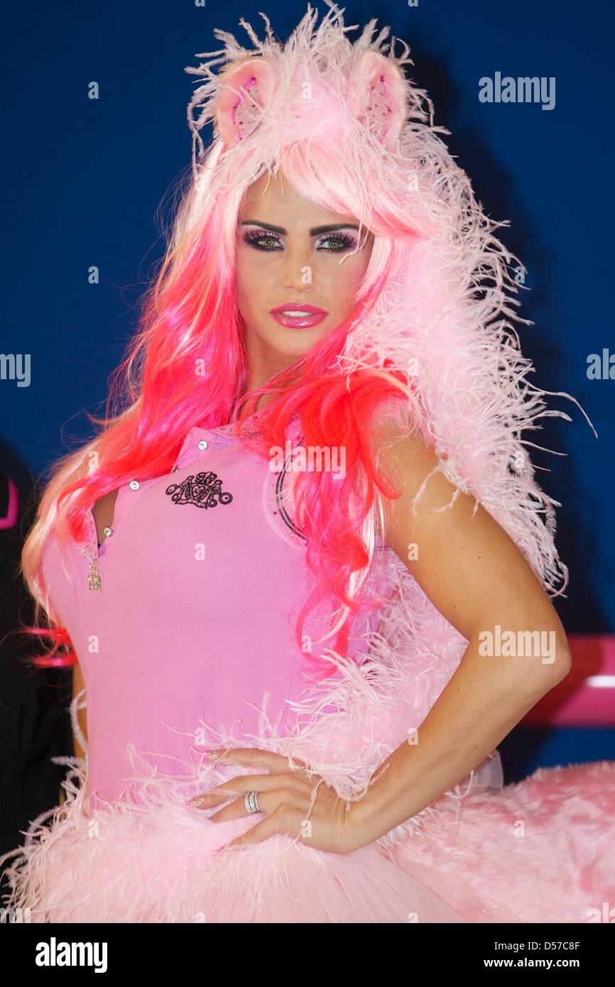 London, UK. 26. März 2013. Katie Price feiert KP Equestrian 5. Geburtstag mit Einführung des neuen Bekleidungslinie bei Worx St Stockfoto London, UK. 26. März 2013. Katie Price feiert KP Equestrian 5. Geburtstag mit Einführung des neuen Bekleidungslinie bei Worx St Stockfoto