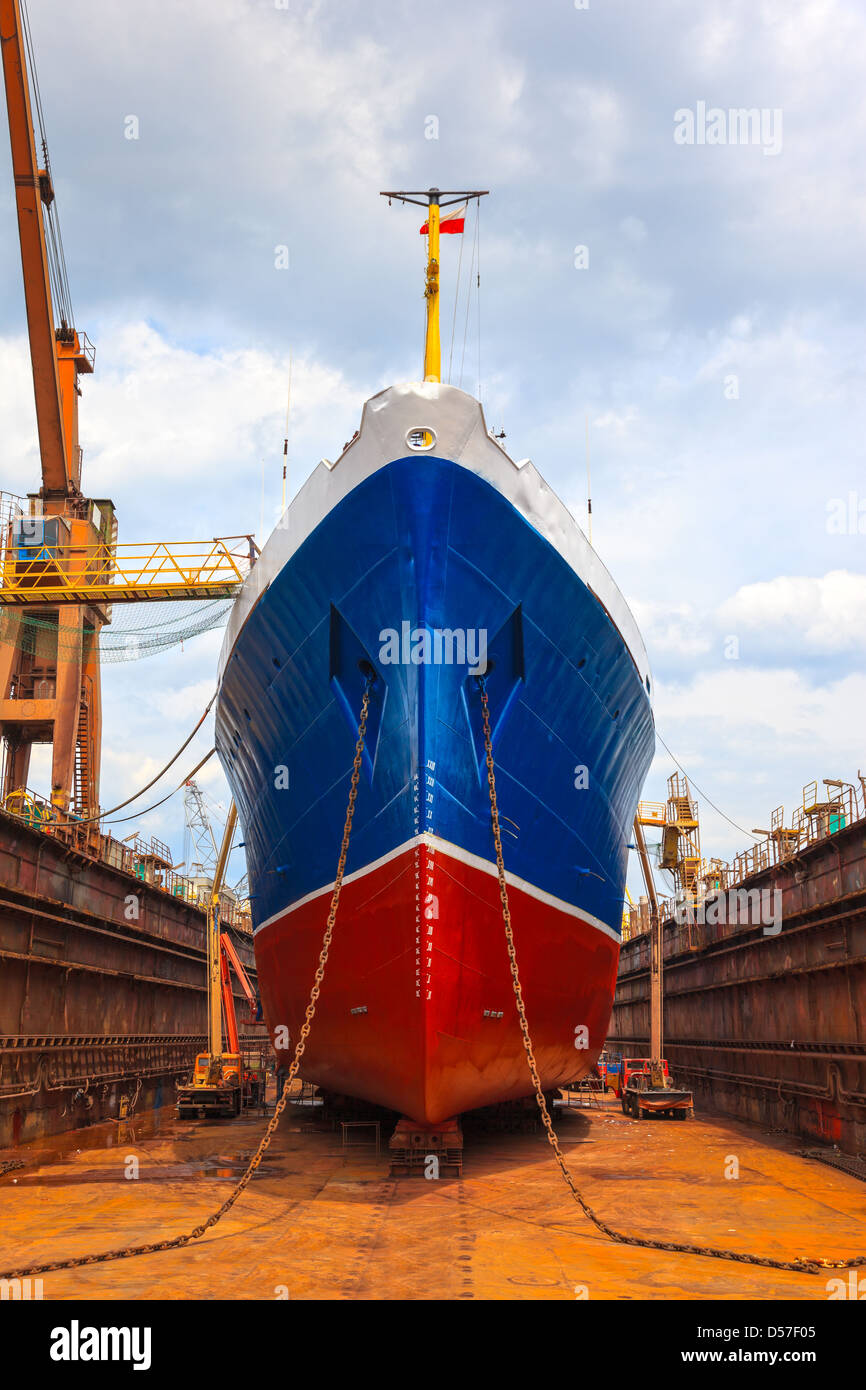 Schiff im Trockendock während der Überholung. Stockfoto