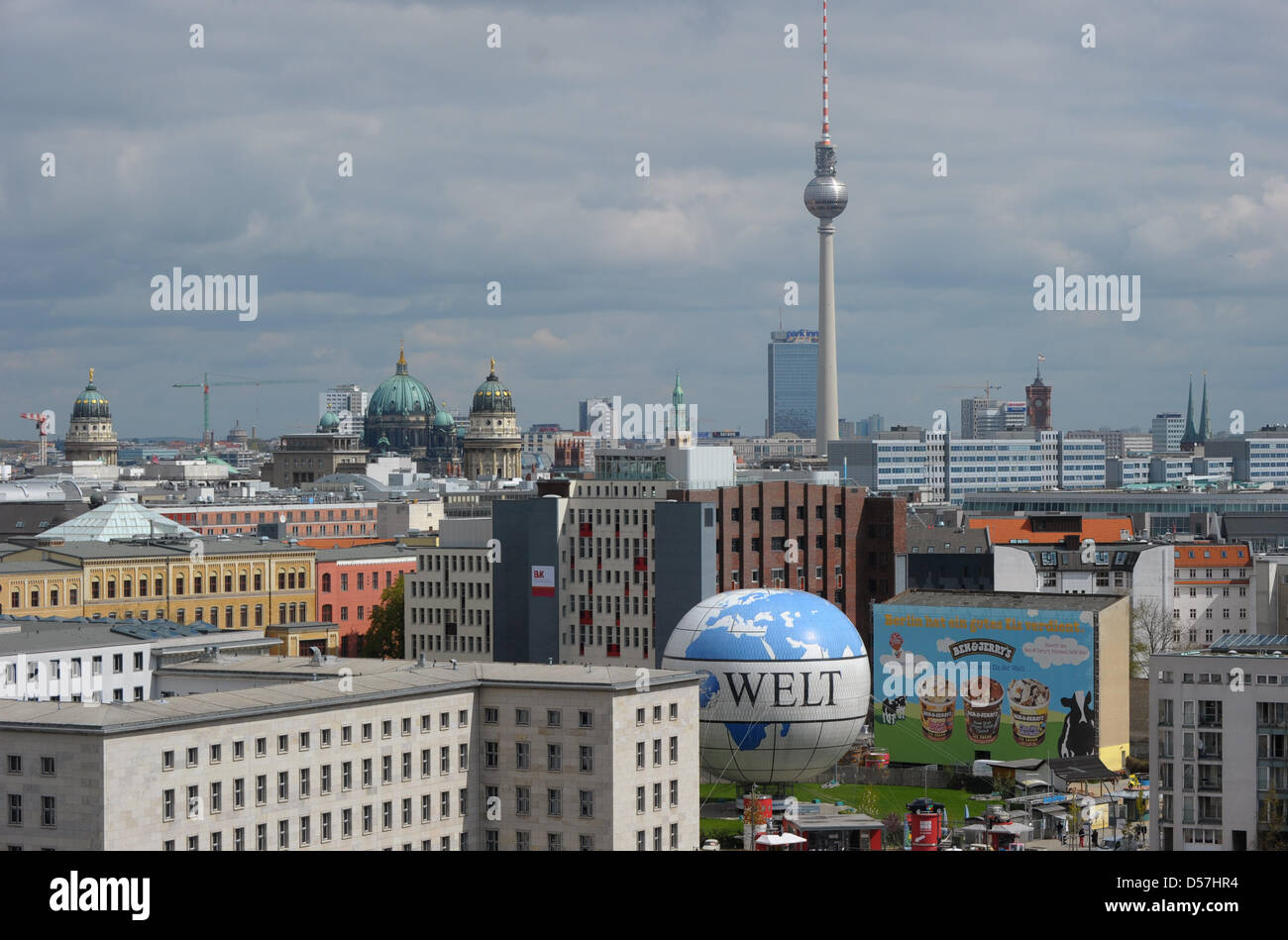 Blick auf die Stadt Berlin - Wilhelm-Straße und Teile des Ministeriums der Finanzen, Deutschland, 22. April 2010. Foto: Soeren Stache Stockfoto