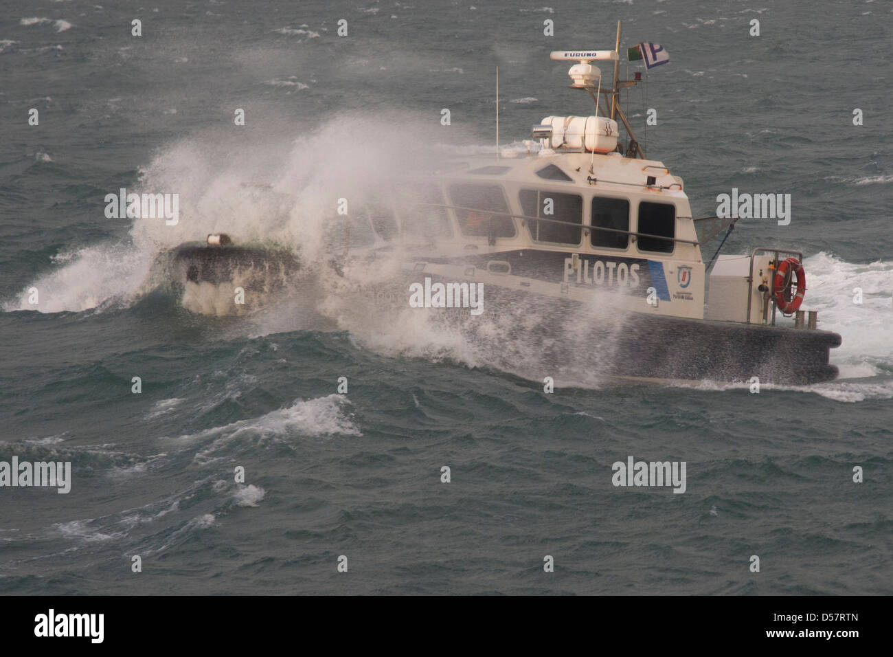 Portugal, Pilot Boot in stürmischer See Stockfoto