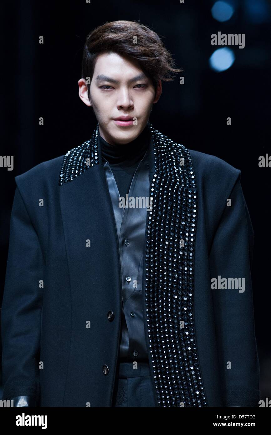 Kim Woo Bin Laufsteg Für Vanhart Di Albazar Während Der