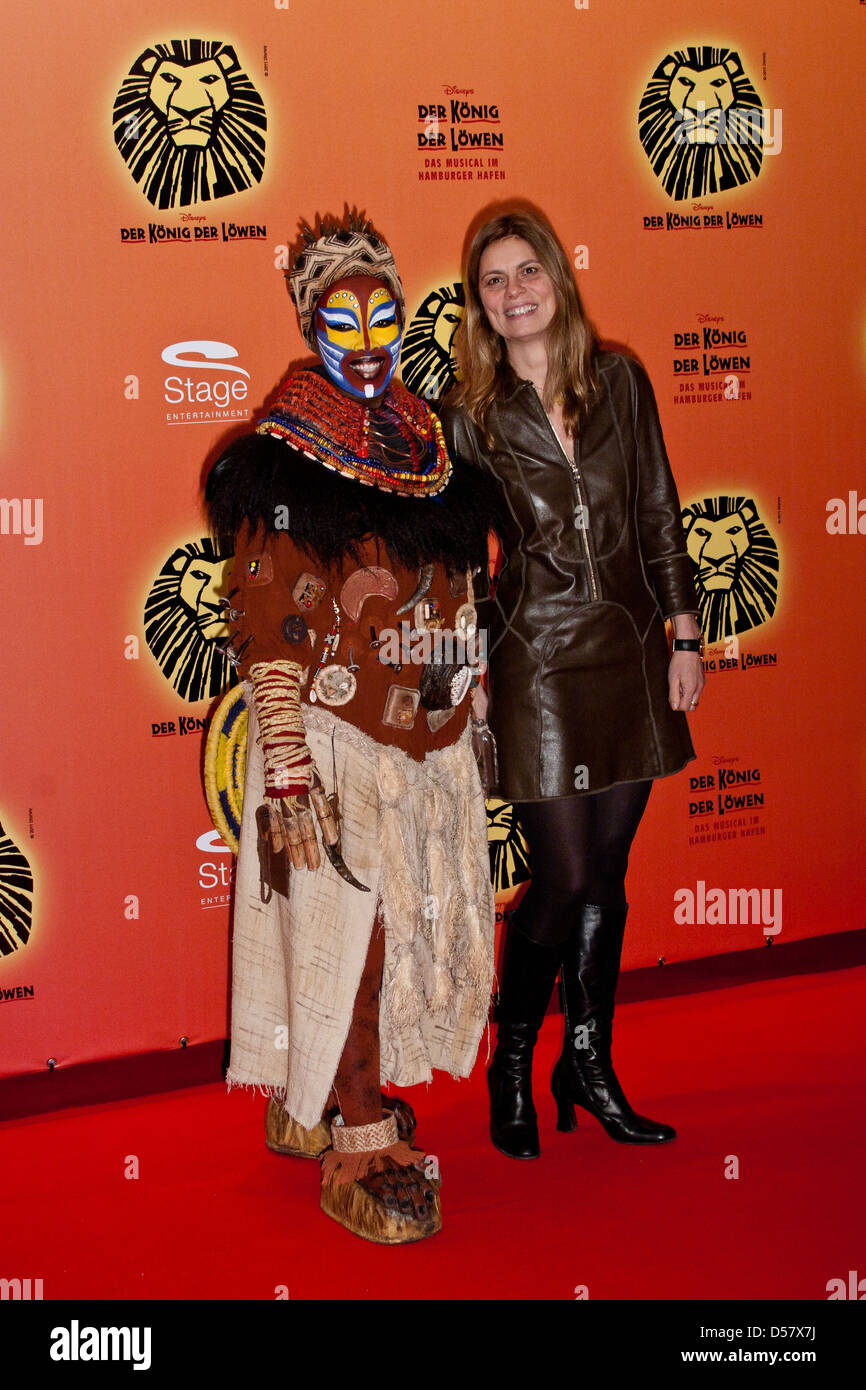 Zodumo Nala als Rafiki und Sarah Wiener die 10. JubiläumsGala von
