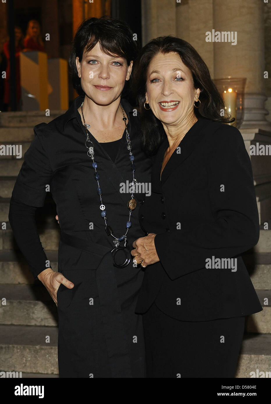 Janina Hartwig Und Daniela Ziegler Bei Der Verleihung Des Prix Courage Von Zdf Tv Show Ml Mona Lisa Und Clarins Bei Stockfotografie Alamy