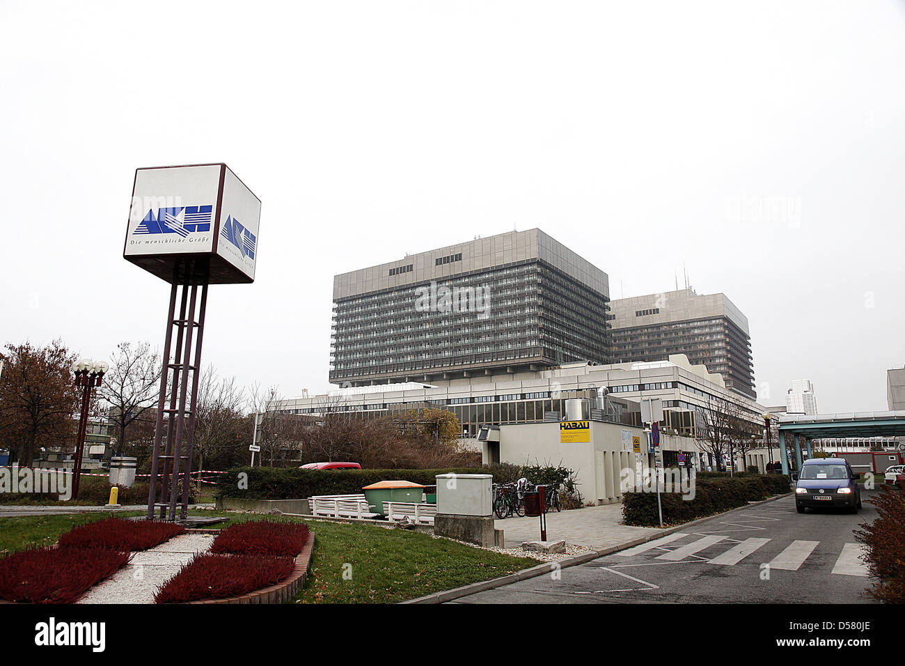 Gesamtansicht der Allgemeines Krankenhaus der Stadt Wien Krankenhaus (AKH)  wo George Michael derzeit behandelt wird. Wien Stockfotografie - Alamy