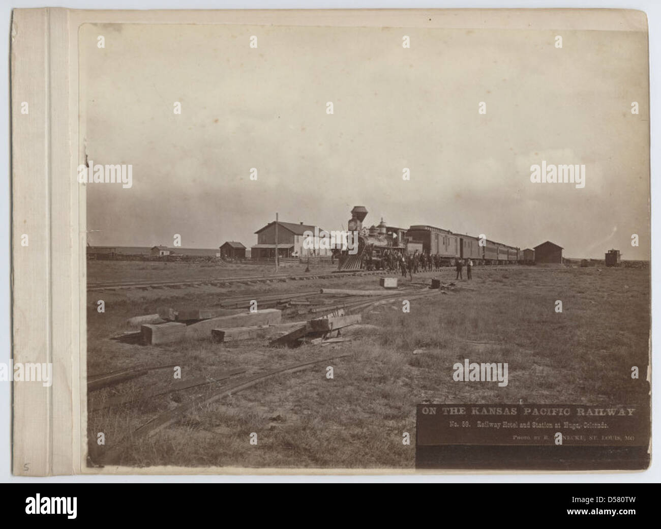 Nr. 59. Railway Hotel und Bahnhof an Hugo, Colorado. Stockfoto