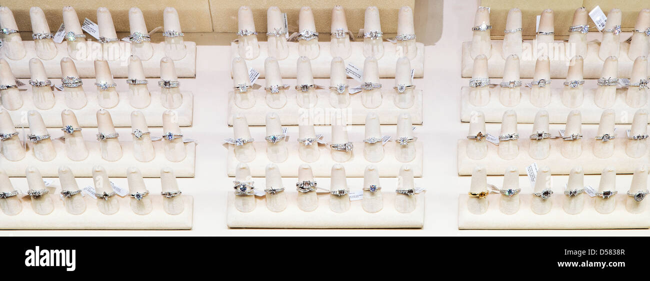 Anzeige der Diamant-Verlobungsringe. Stockfoto