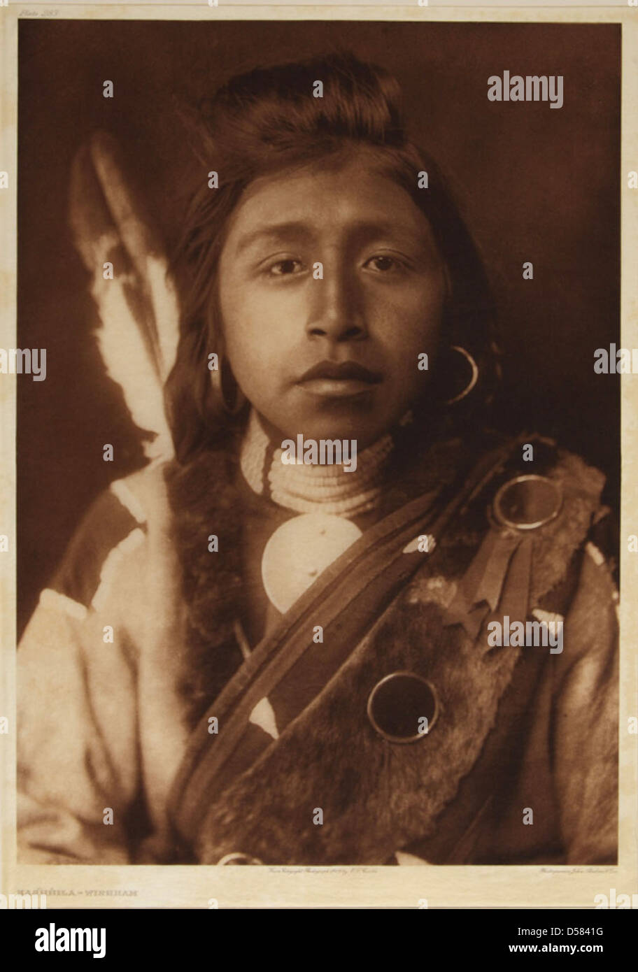 Ein Foto der Wishham-Gemeinde in Kanada im Jahr 1909. Das Bild fängt das tägliche Leben in dieser Region von British Columbia ein und hebt das kulturelle Erbe der Einheimischen hervor. Stockfoto