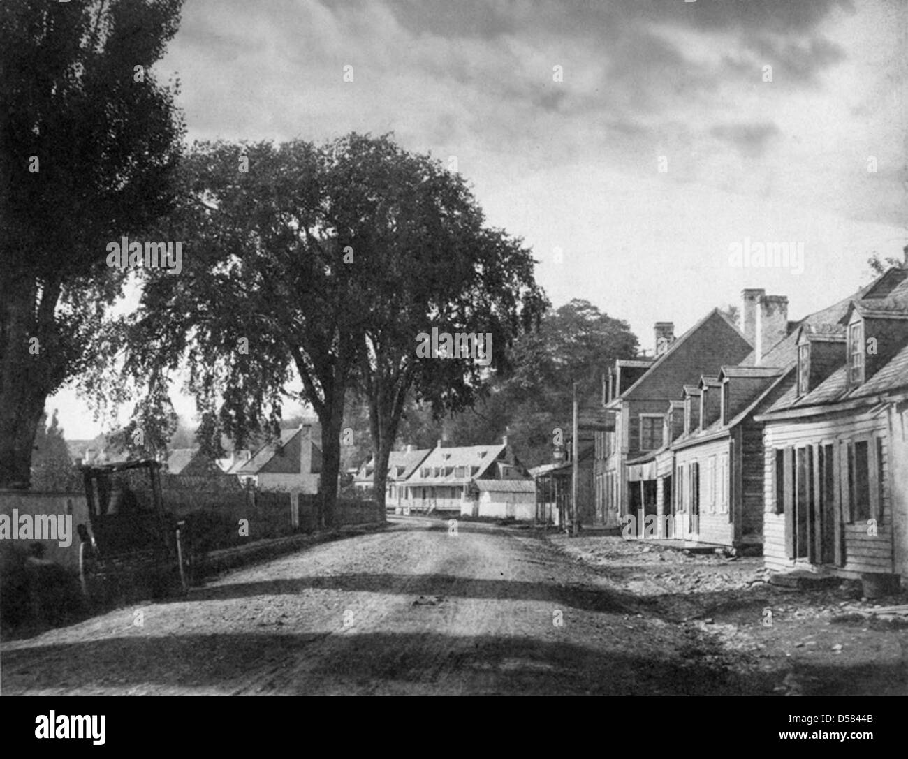 Das Gerbereidorf in der Nähe von Montreal, Québec, das historisch für seine Lederproduktion bekannt ist, zeigt die industriellen Aspekte von Saint-Henri im späten 19. Jahrhundert. Das Gebiet war während der industriellen Revolution von entscheidender Bedeutung für die Wirtschaft Québecs. Stockfoto