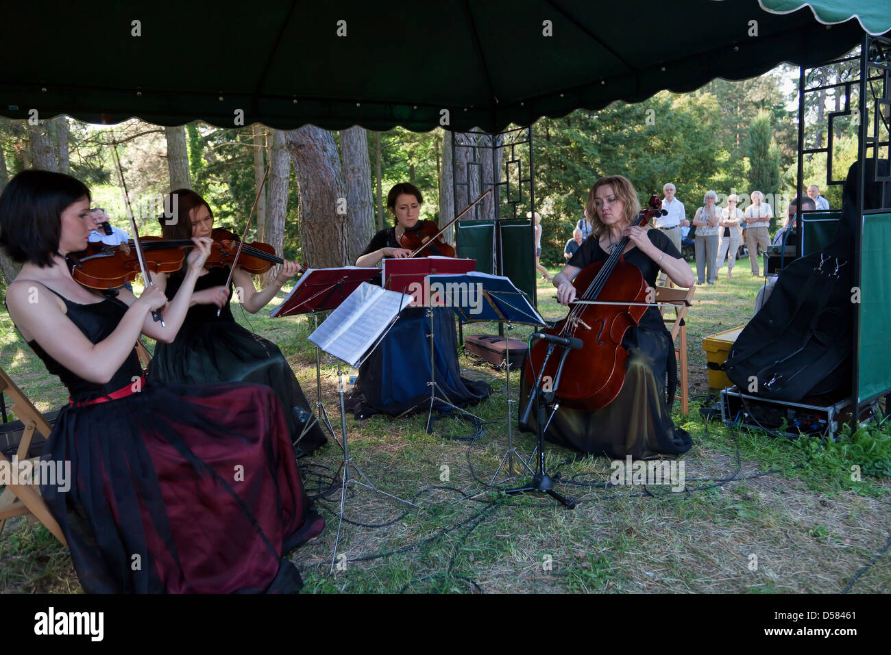 Kurnik, Polen, klassisches Konzert in Kórnik Arboretum Stockfoto