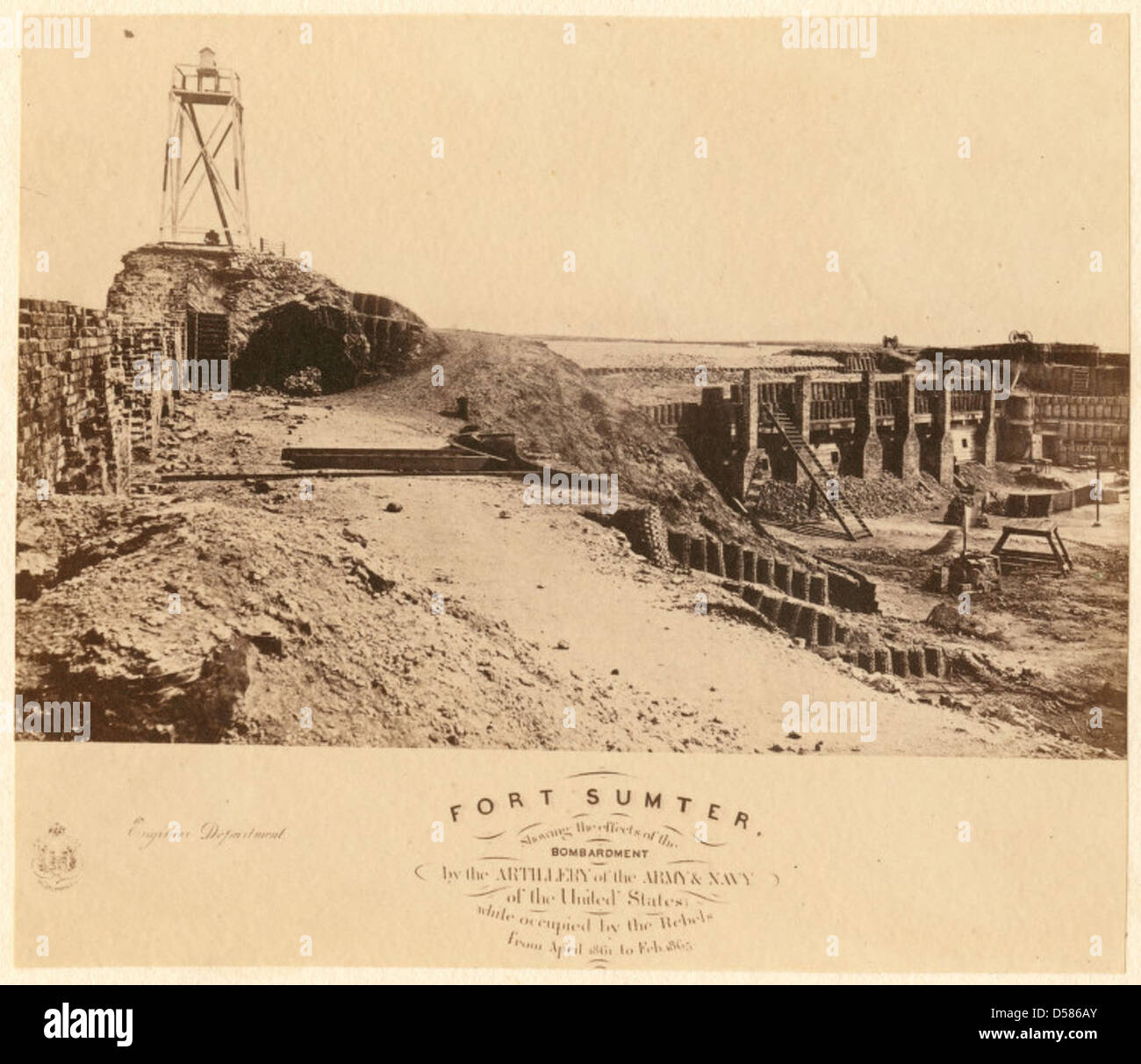 Das Bild zeigt die Schäden von Fort Sumter, die durch Artilleriebeschuss während des Bürgerkriegs verursacht wurden, als es zwischen 1861 und 1865 von konföderierten Truppen besetzt wurde. Stockfoto