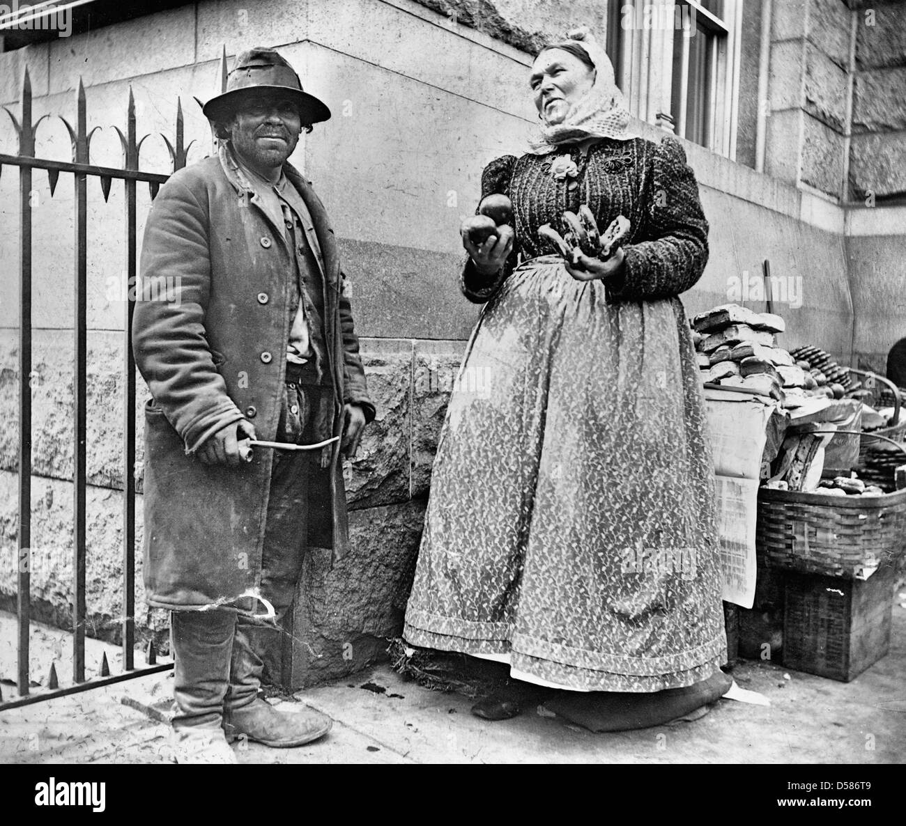 Street Art von New York City: Anbieter von Emigranten und Brezel, ca. 1896 Stockfoto