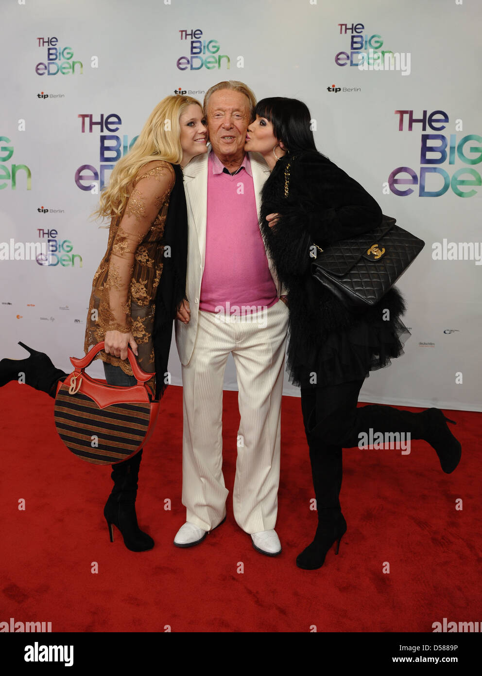 Yvonne Woelke, Rolf Eden und Djamila Rowe bei der Premiere von "The Big Eden" im Kino Cinema Paris. Berlin, Deutschland- Stockfoto