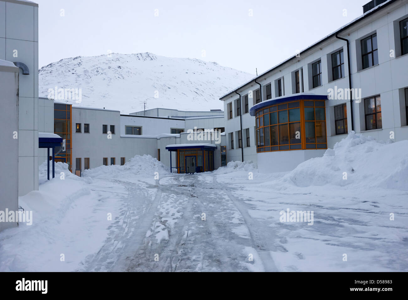 Honningsvag-Grundschule und Bibliothek Finnmark-Norwegen-Europa Stockfoto