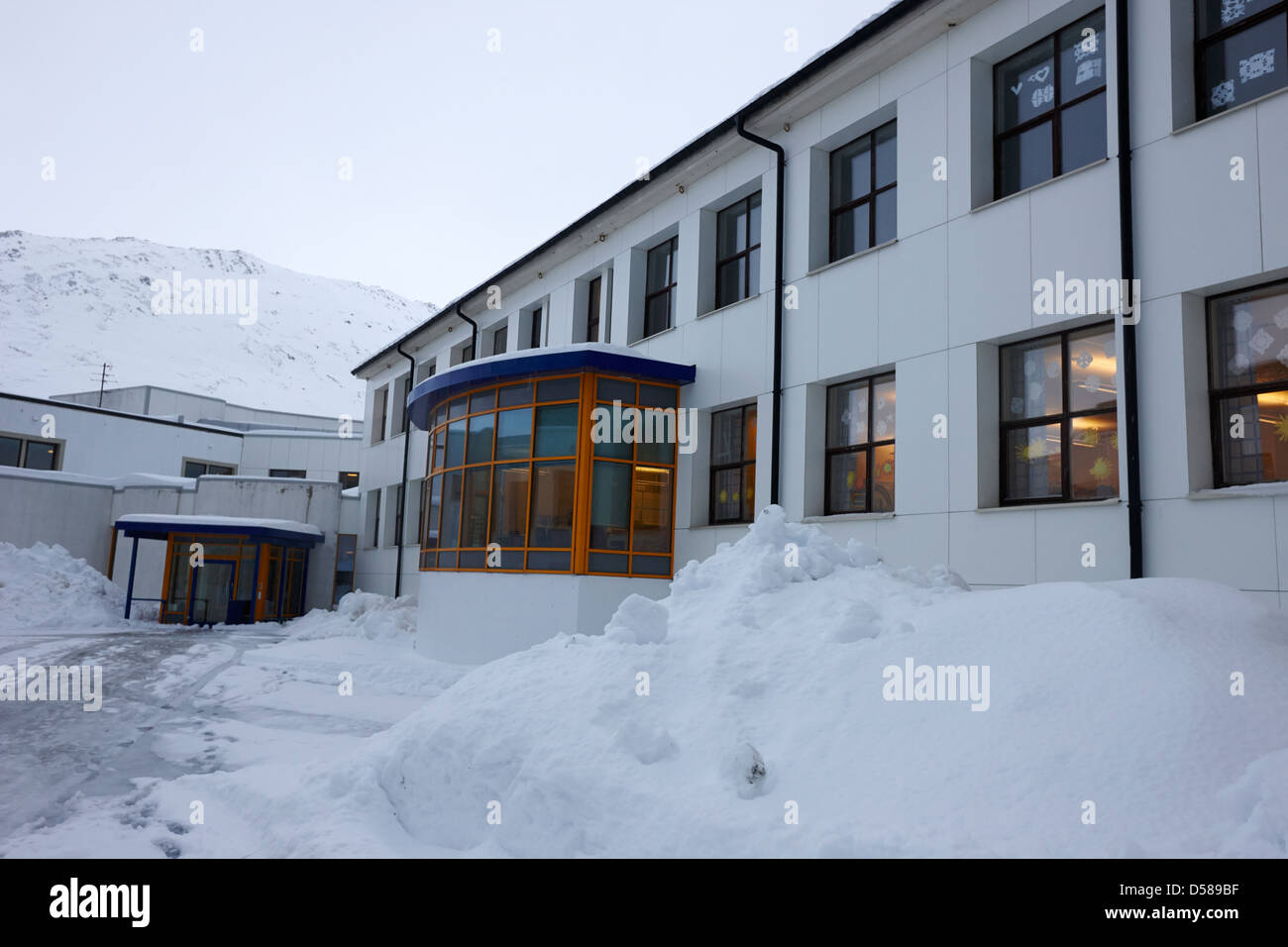 Honningsvag-Grundschule und Bibliothek Finnmark-Norwegen-Europa Stockfoto