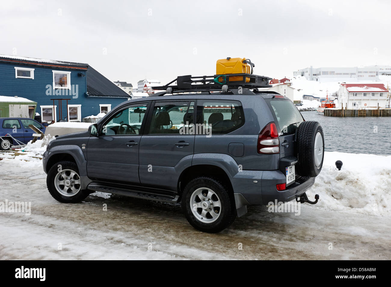 große 4 x 4 Fahrzeug bereit für Winter-Reise mit zusätzlichen Kraftstoff Honningsvag Hafen Finnmark-Norwegen-Europa Stockfoto