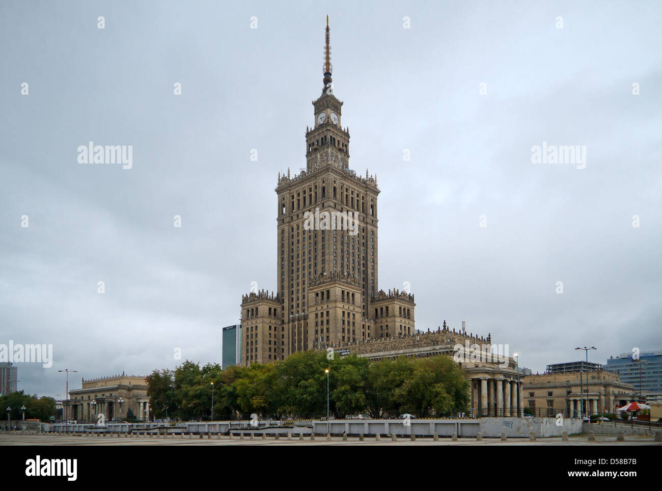 Warschau, Polen, der Palast der Kultur im Zentrum Stadt in Zucker Bäcker Stil Stockfoto