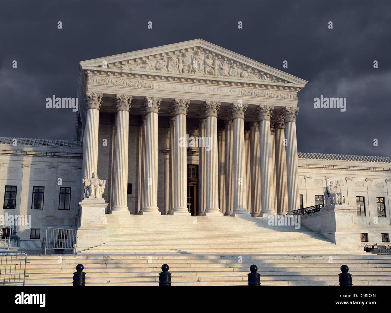 Großer Auftritt des United States Supreme Court in warmes Licht am Nachmittag. Stockfoto