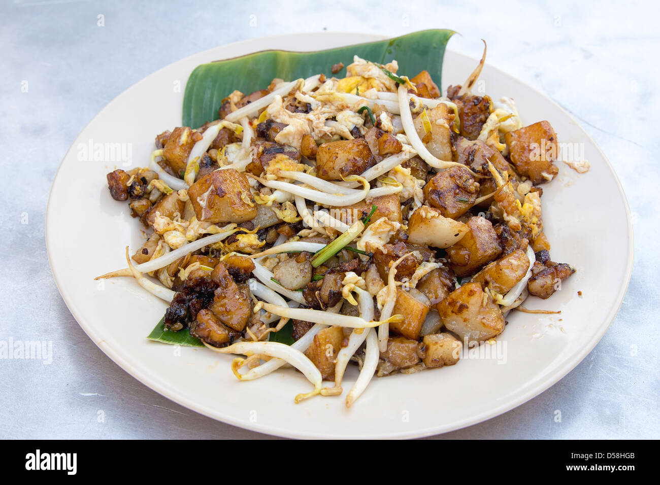 Penang Malaysia Fried Rice Karottenkuchen mit Sojasprossen Char Koay Kak lokale Gericht Stockfoto